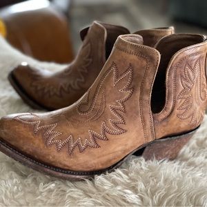 Ariat Dixon naturally distressed 8.5 new with tags